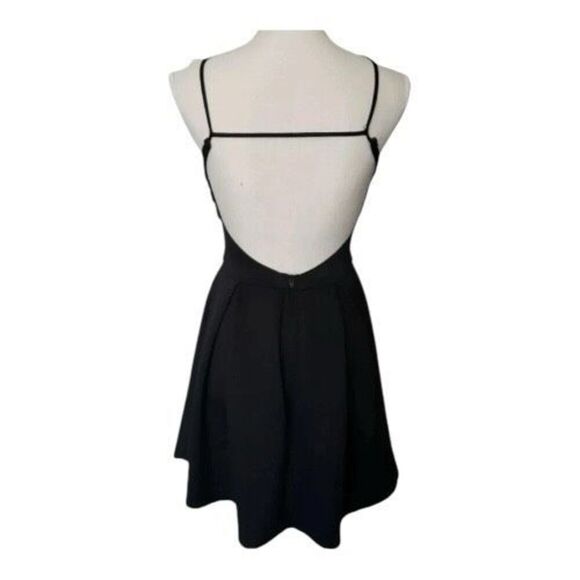 B.Darlin Fit & Flare Mini Dress Size 3/4 Black Red Floral Embroidered Open Back - Picture 3 of 10